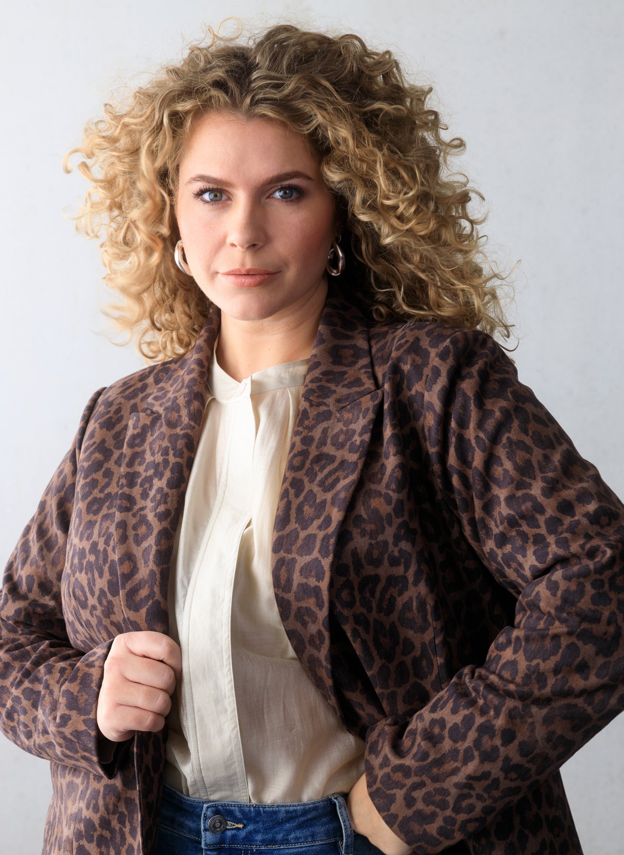 Yest Curve (yesta) blazer panter print bruin model Genevieve leopard print