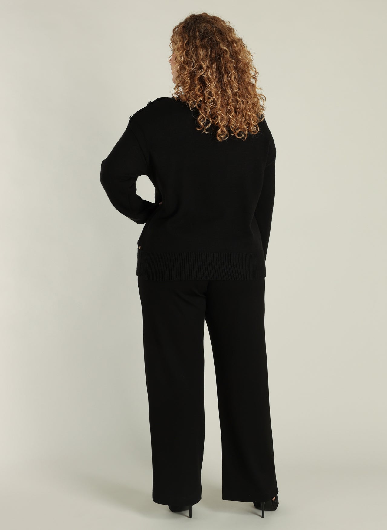 Yest Curve (Yesta) trui zwart model Ghislaine