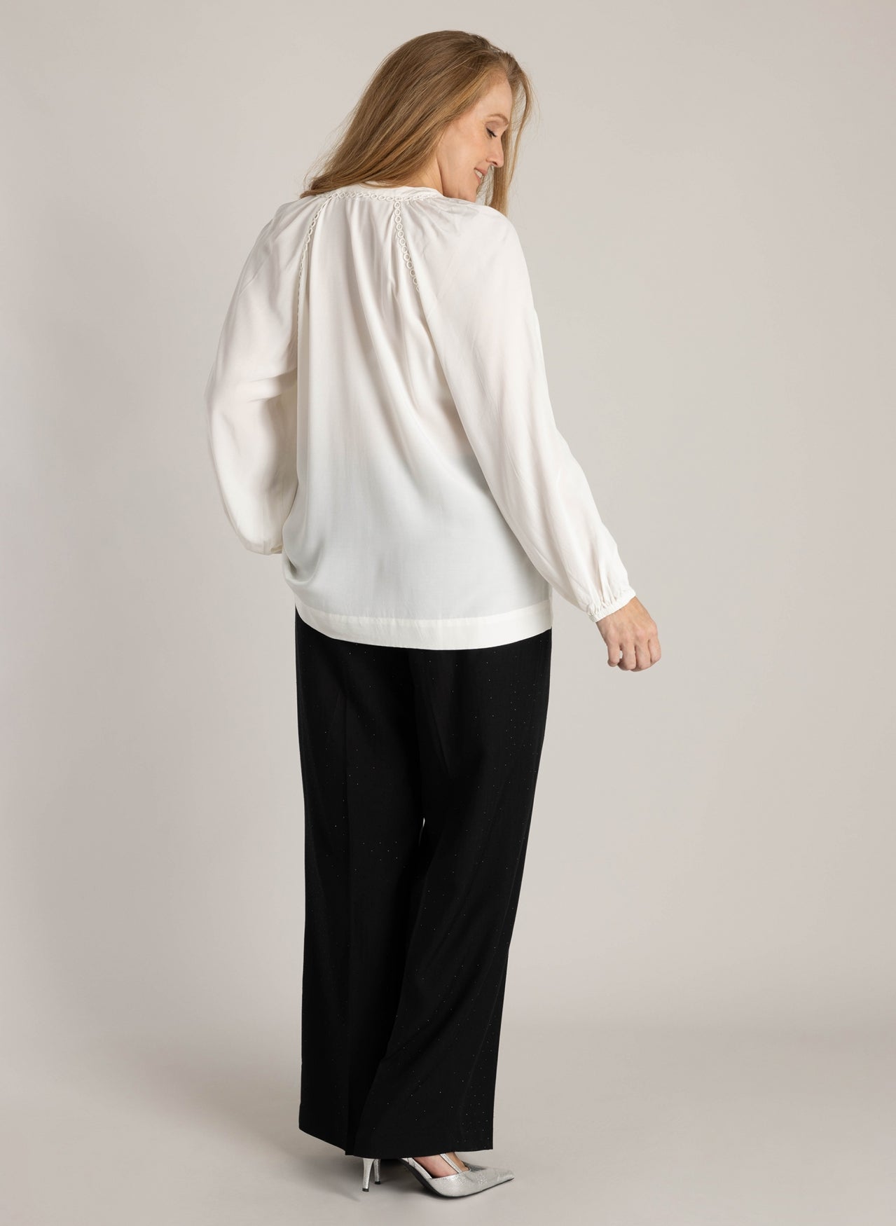 Yest Curve (Yesta) blouse offwhite model Helma winter wit white A005900