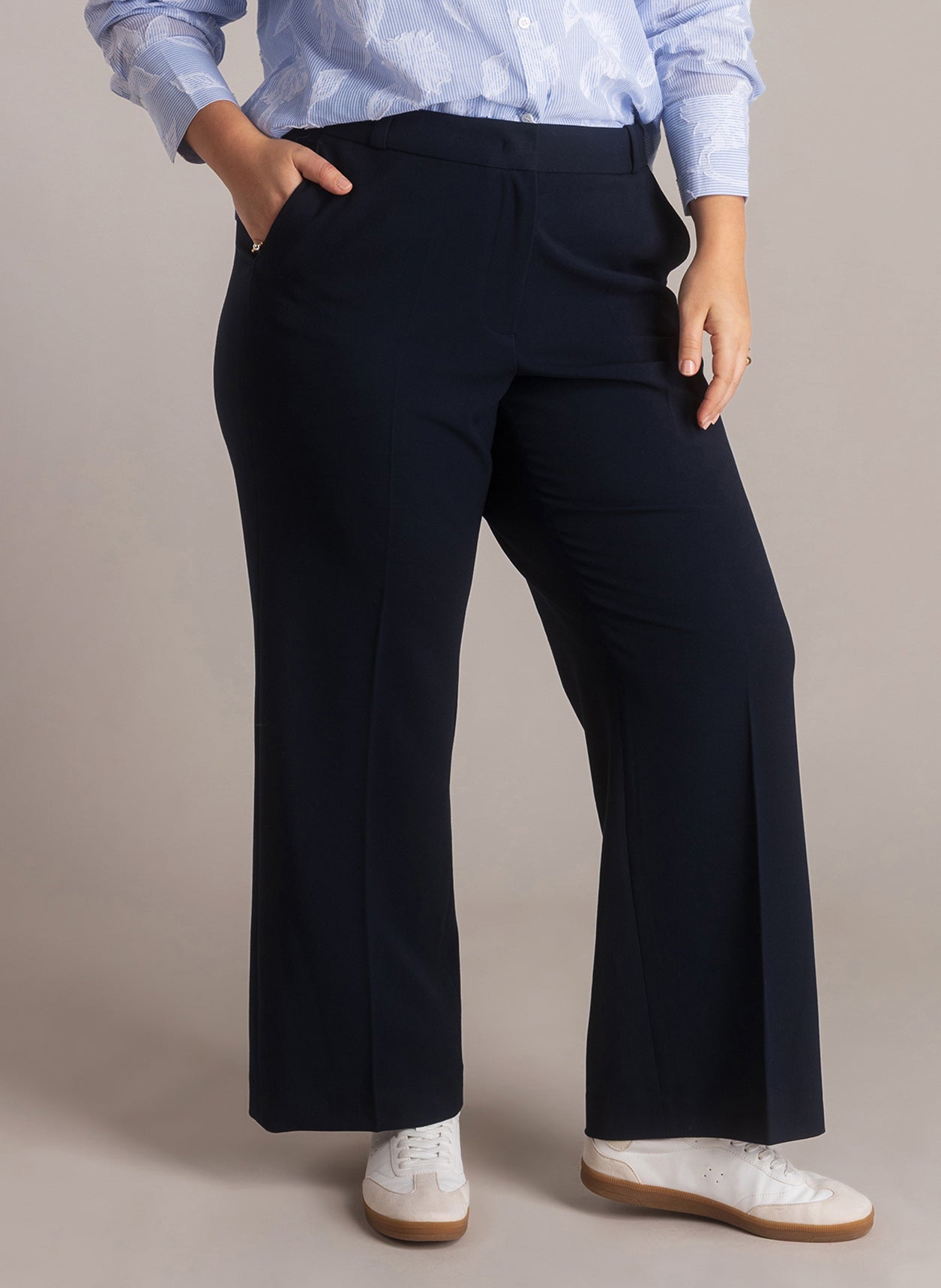 Yest Curve (Yesta) pantalon donker blauw Jara Navy recht model