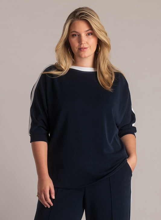 Yest Curve (Yesta) shirt driekwart mouw donkerblauw met offwhite streep model Joana navy