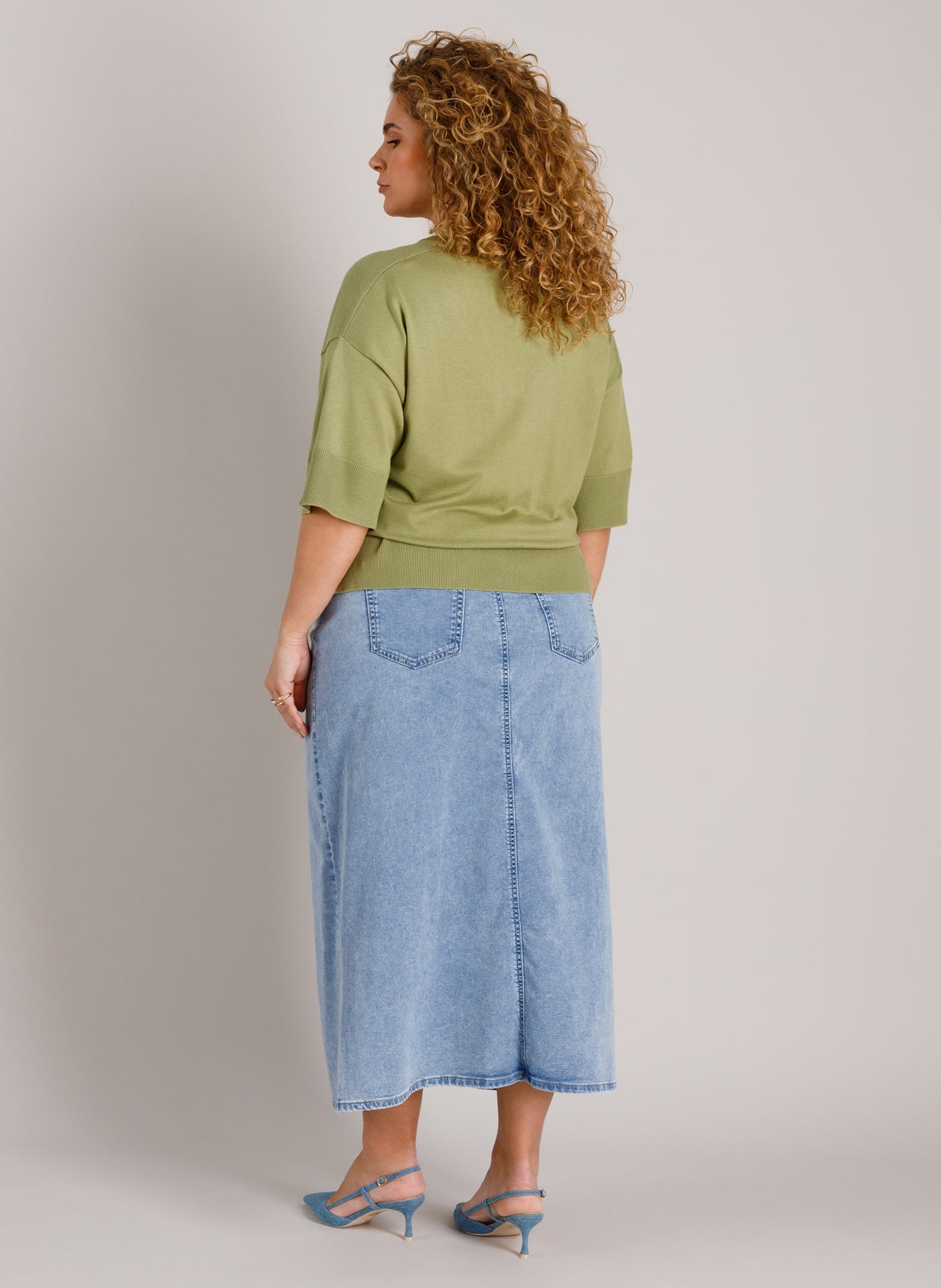 Yest curve (Yesta) trui groen driekwart mouw V half model Lorette Botanic green