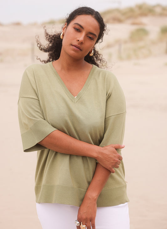 Yest curve (Yesta) trui groen driekwart mouw V half model Lorette Botanic green