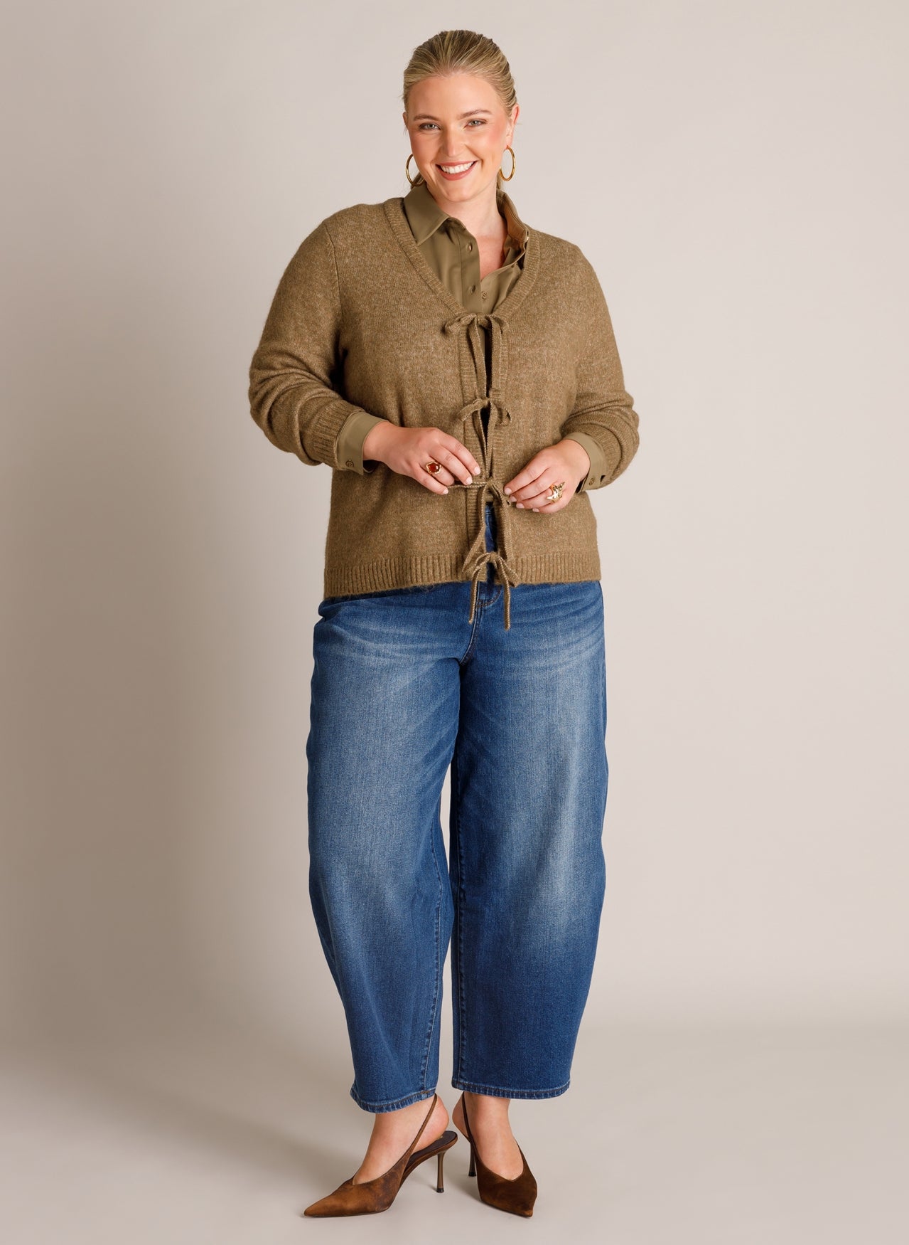 Yest Curve (Yesta) olijf groen vest met strik sluiting model Tressa Grey Olive A006477