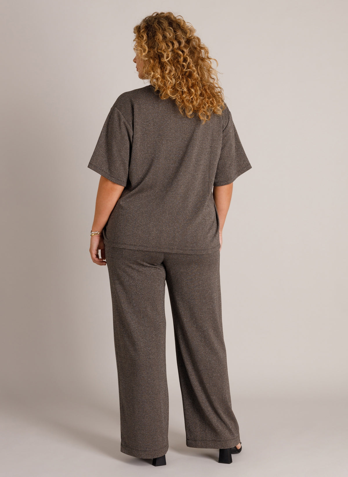 Yest Curve (Yesta) shirt visgraat print zwart met tape lurex glitter model Zina grey