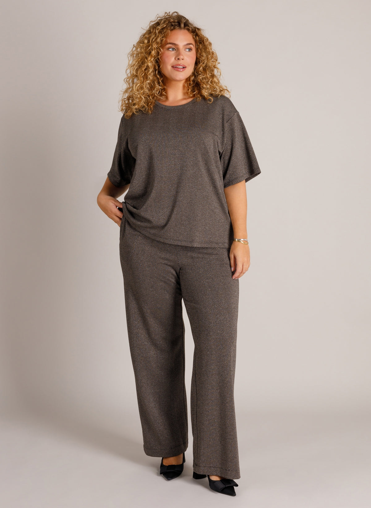 Yest Curve (Yesta) shirt visgraat print zwart met tape lurex glitter model Zina grey