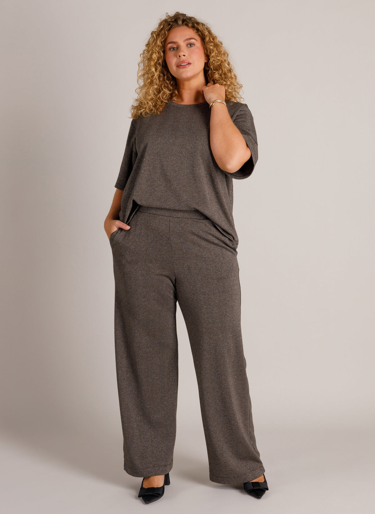 Yest Curve (Yesta) broek visgraat print zwart met taupe grijs en lurex glitter model Zinara A006654