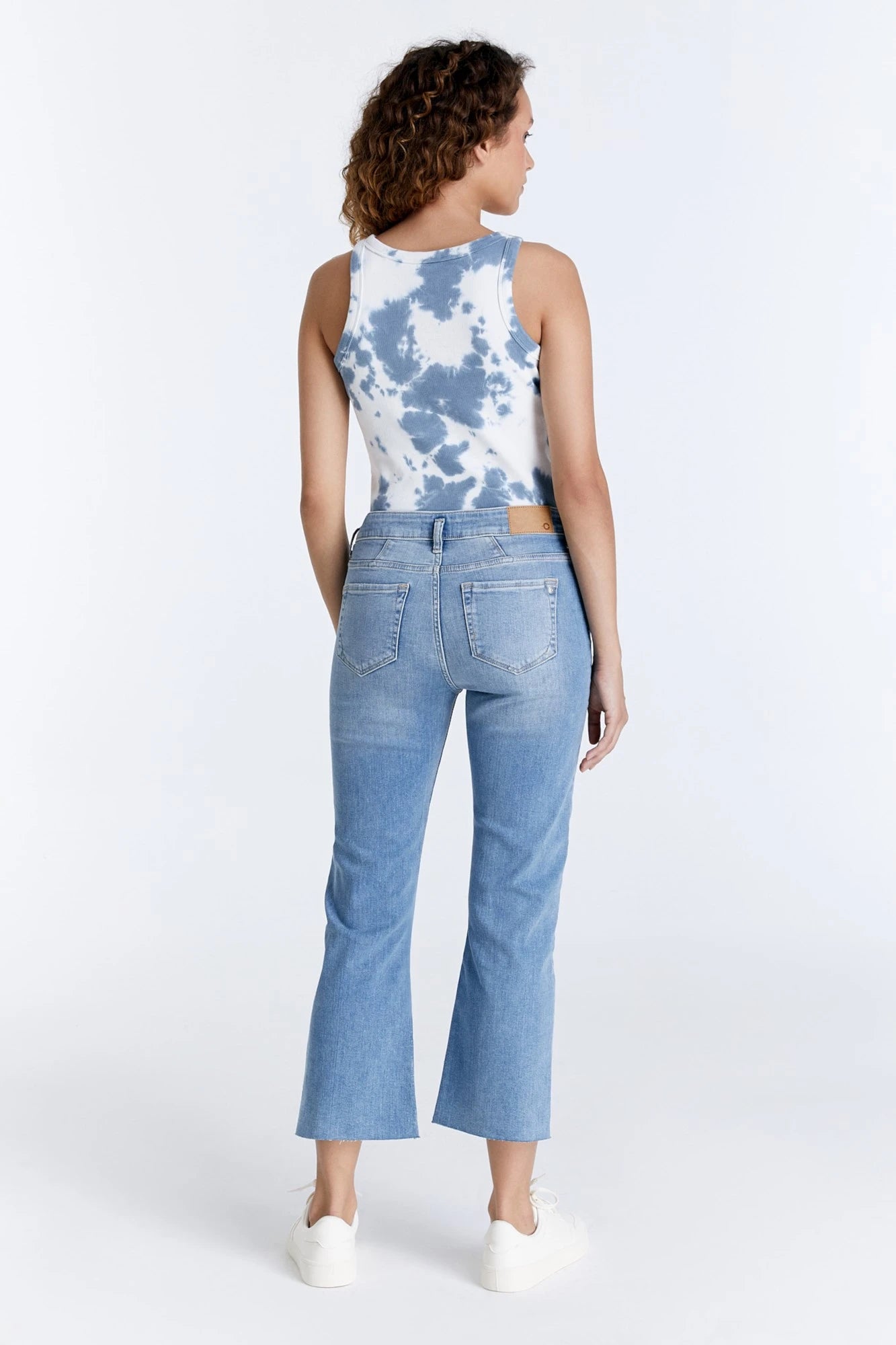 COJ jeans irene cropped model light blue mid waist kick flare