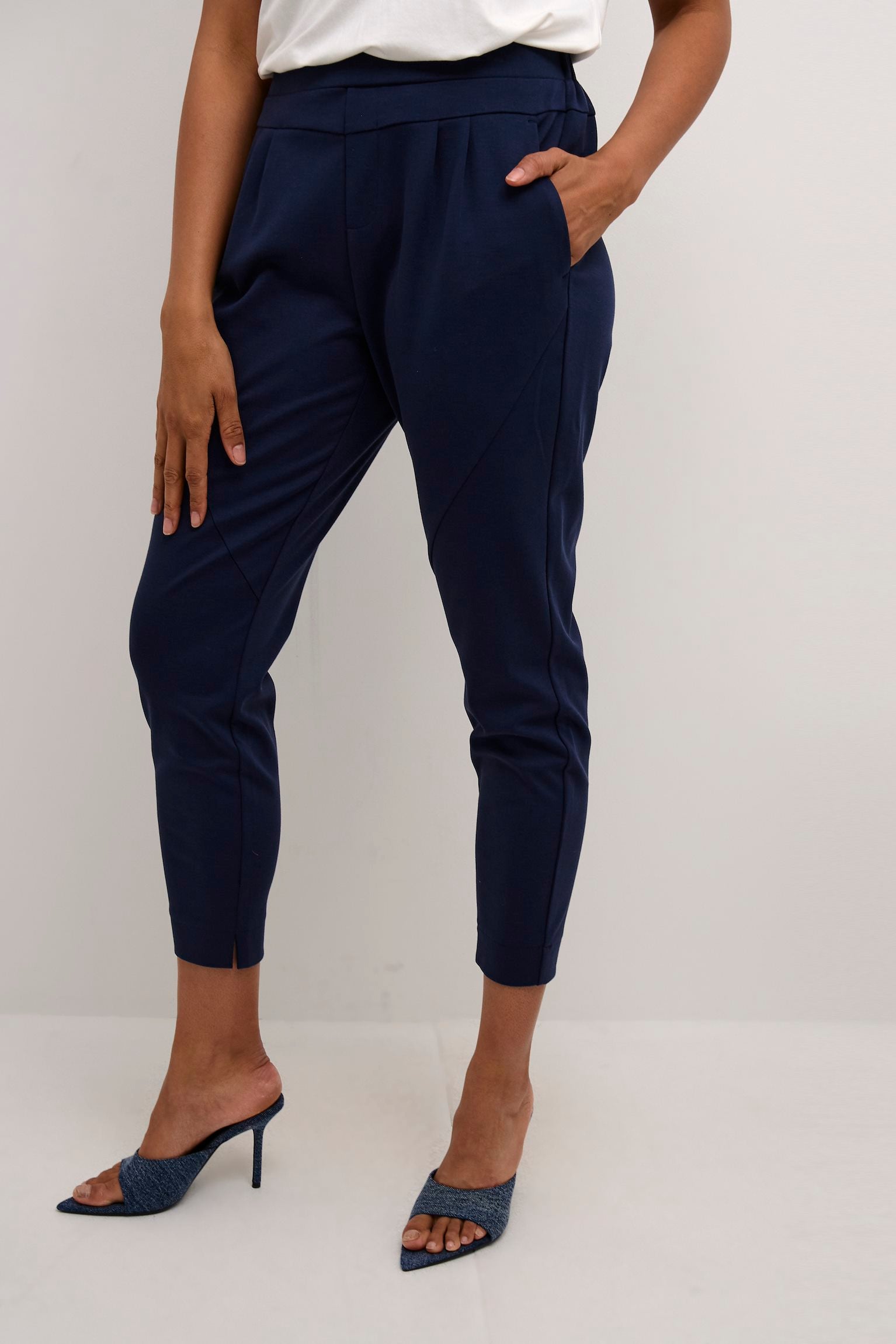 Cream broek donker blauw model Anett navy