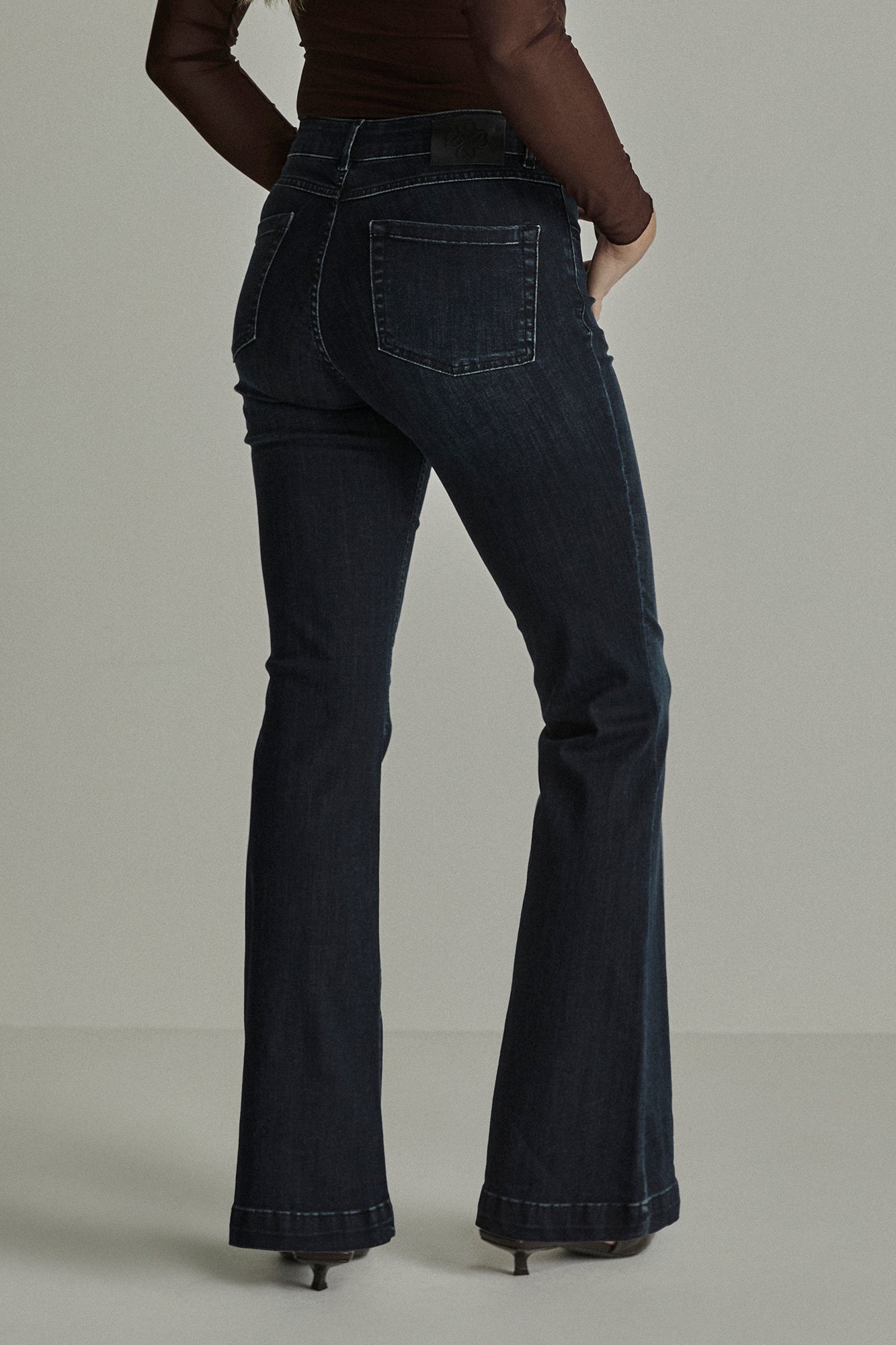 Para Mi jeans donker blauw model Jade flare blue black lengte 32