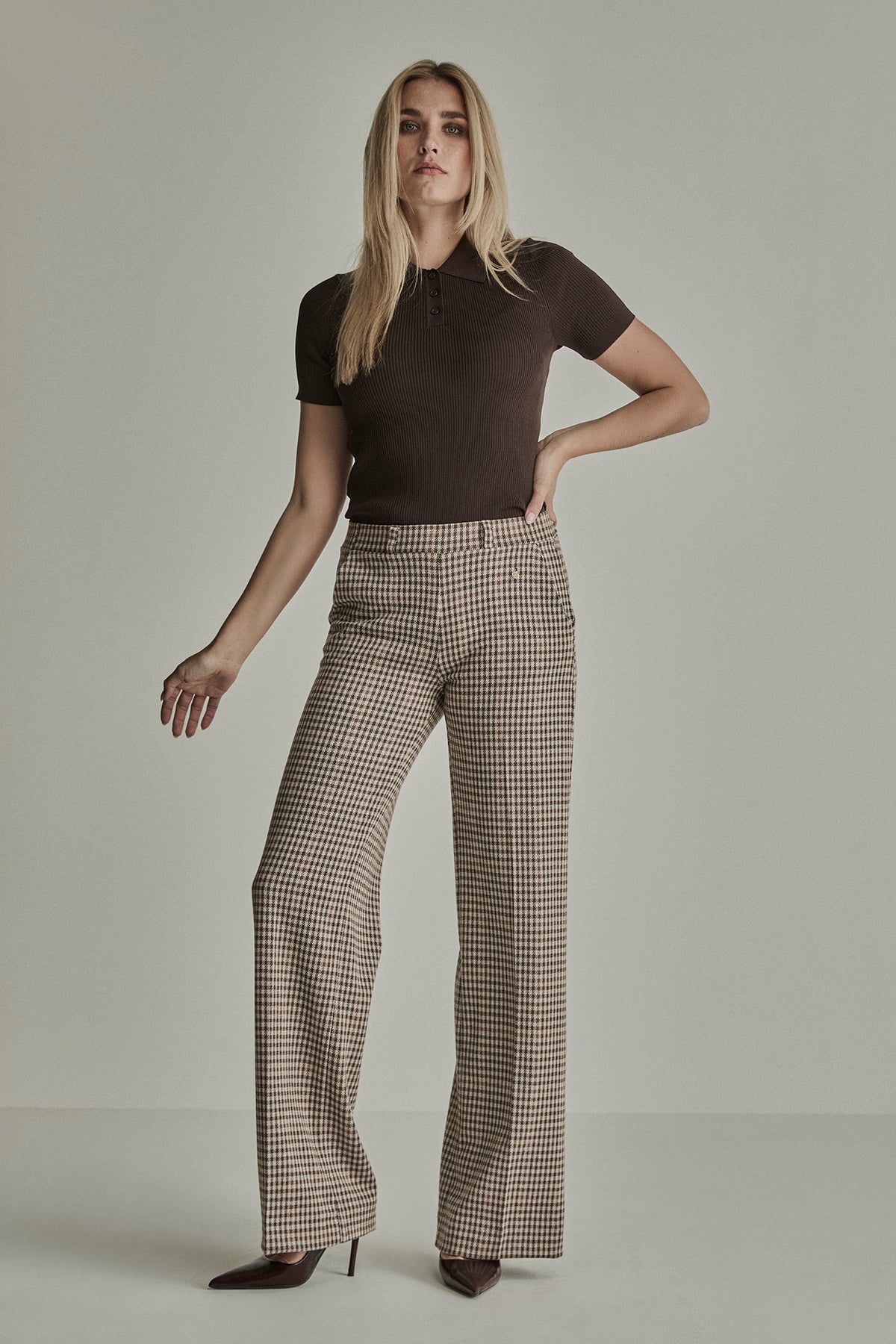 Para Mi broek bruin pied de poule zandkleur model Mira elastic check camel knitted jacquards