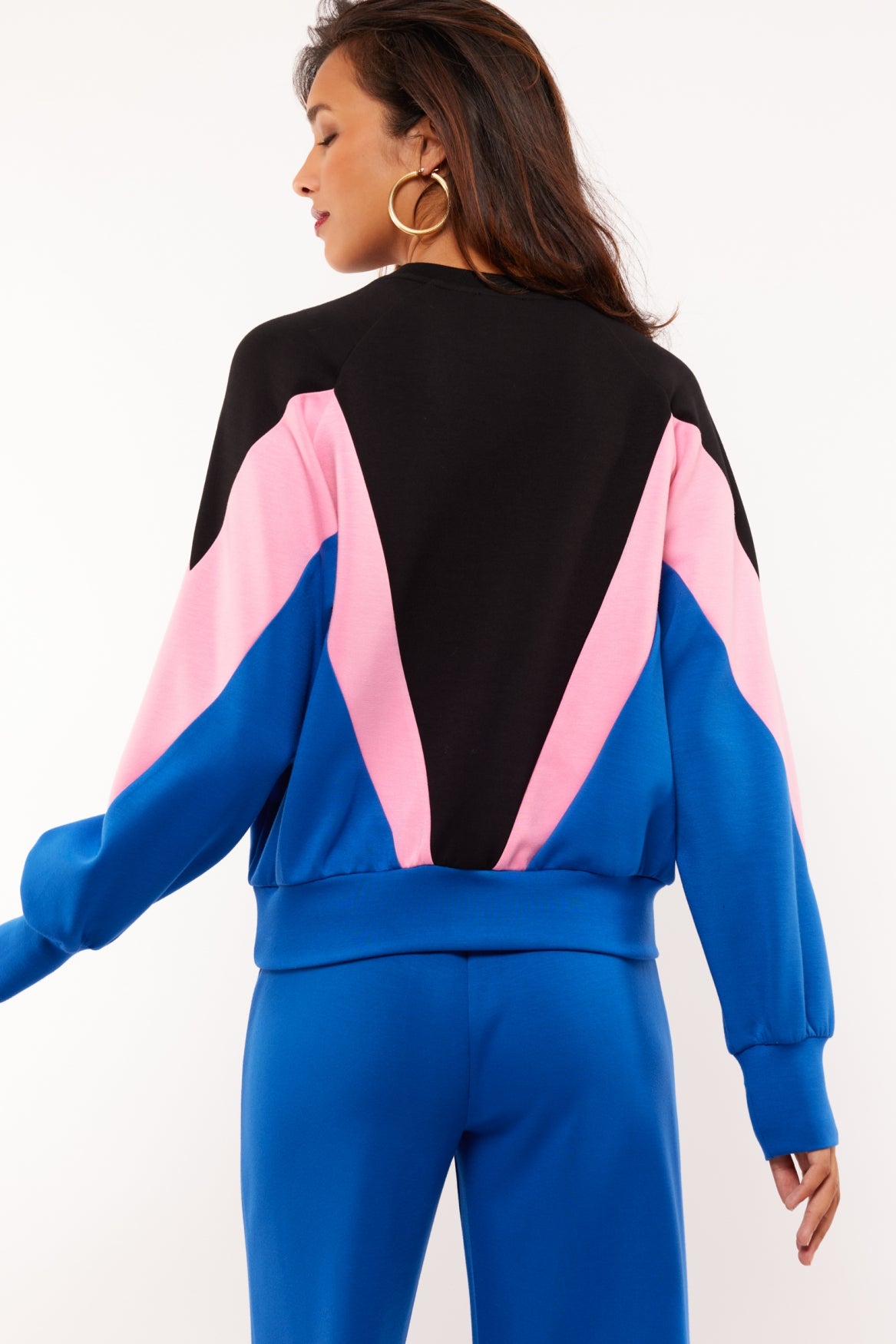 Fluresk trui zwart model Raya blauw sweater roze