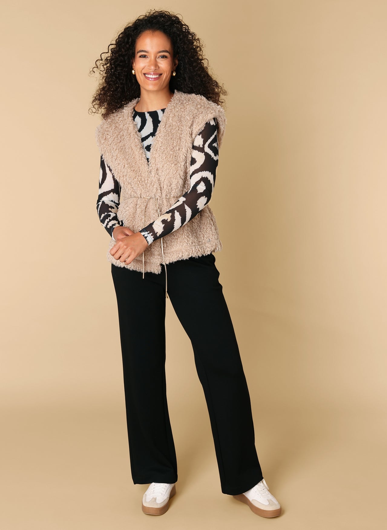 Ivy Beau gilet faux fur zandkleur model runa