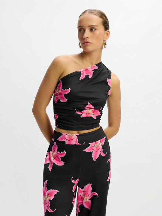 Refined Department top one shoulder zwart met bloemenprint roze model Isadee