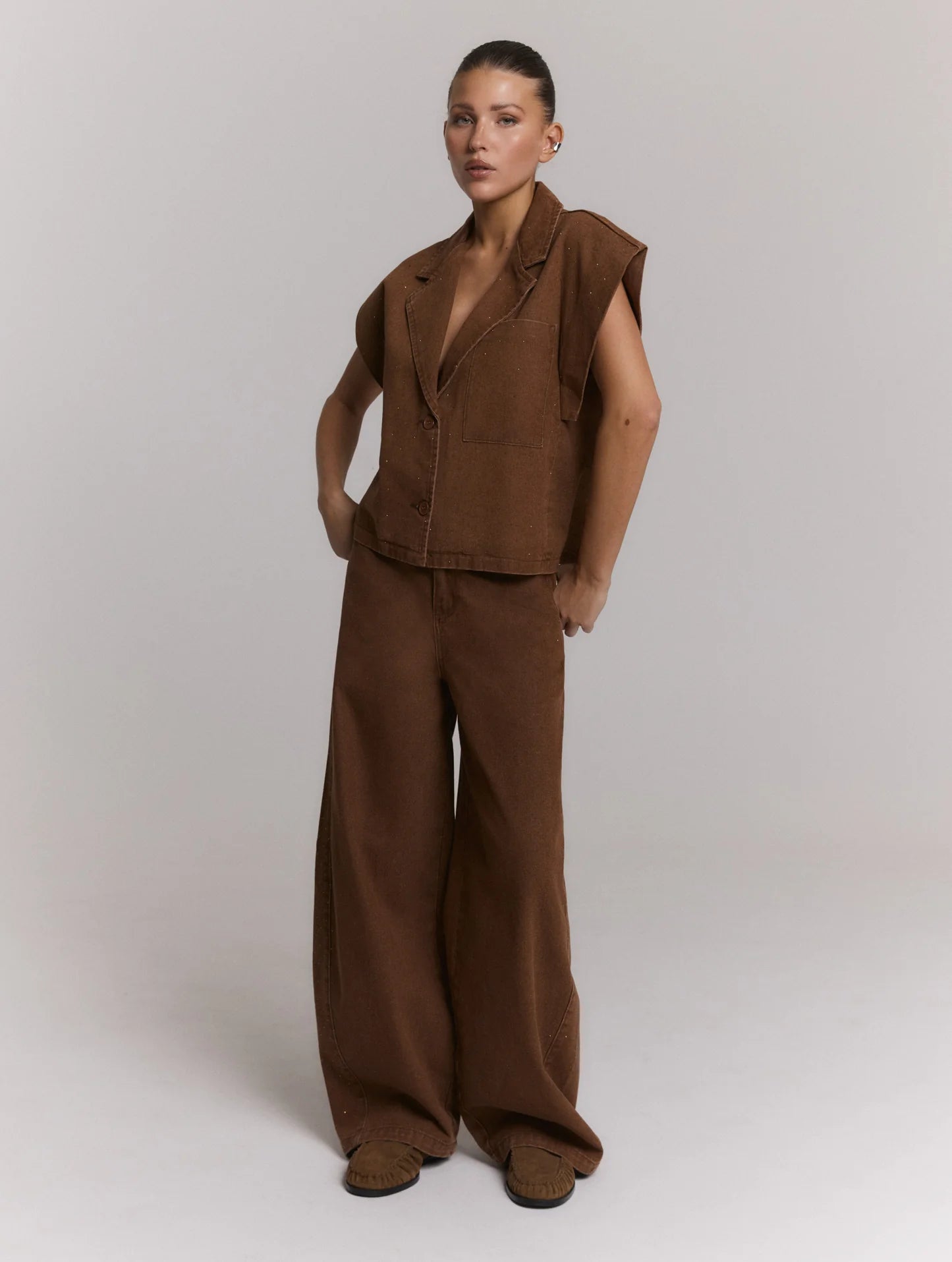 Refined Department bruine balloon fit met strass aan zijkant model Hailey brown barrel