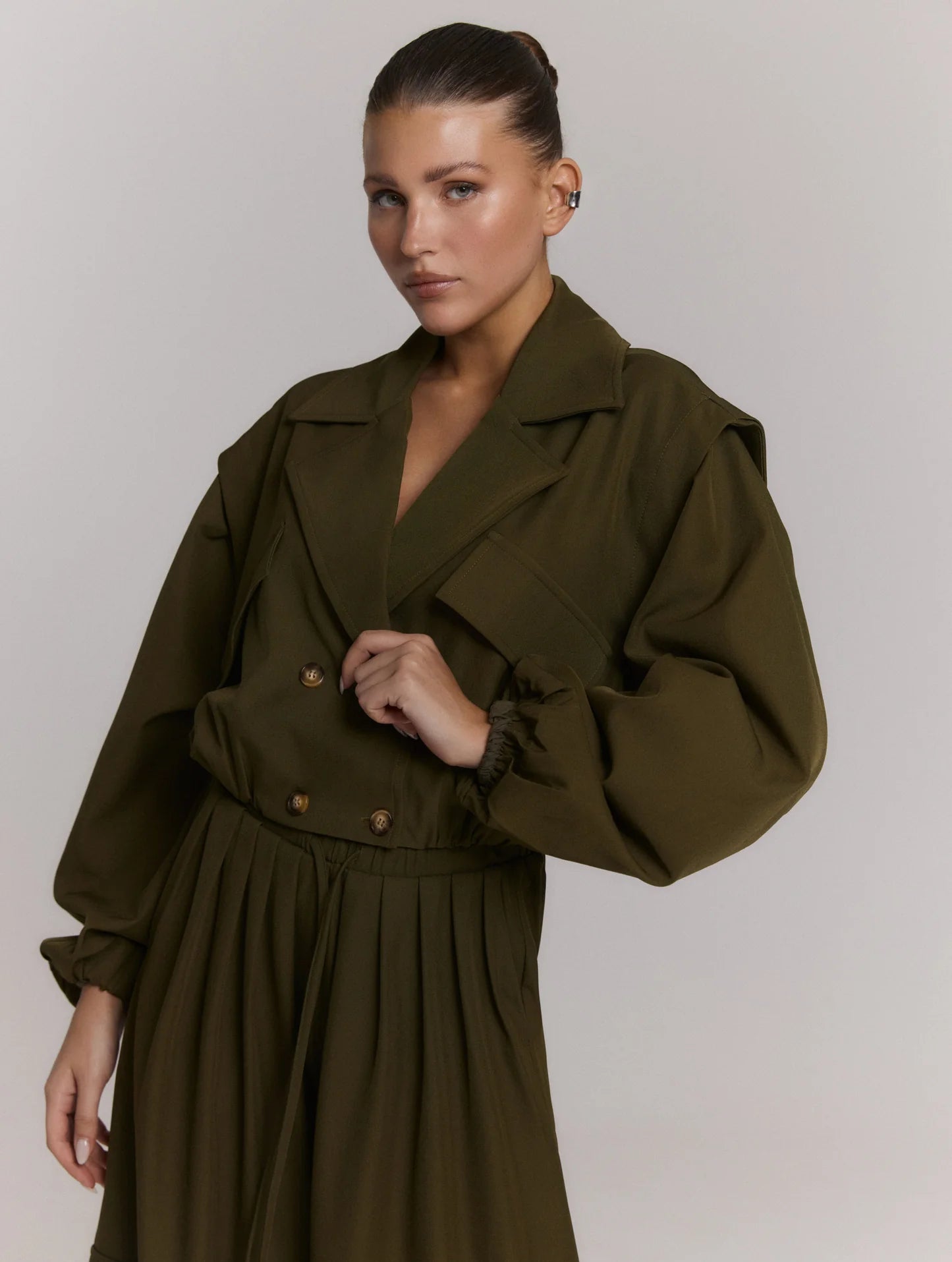 Refined Department groen trench coat jasje Laya bomber army cropped