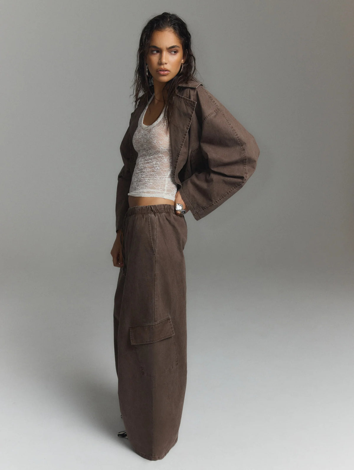 Refined Department broek bruin wijd model Mila washed brown cargo