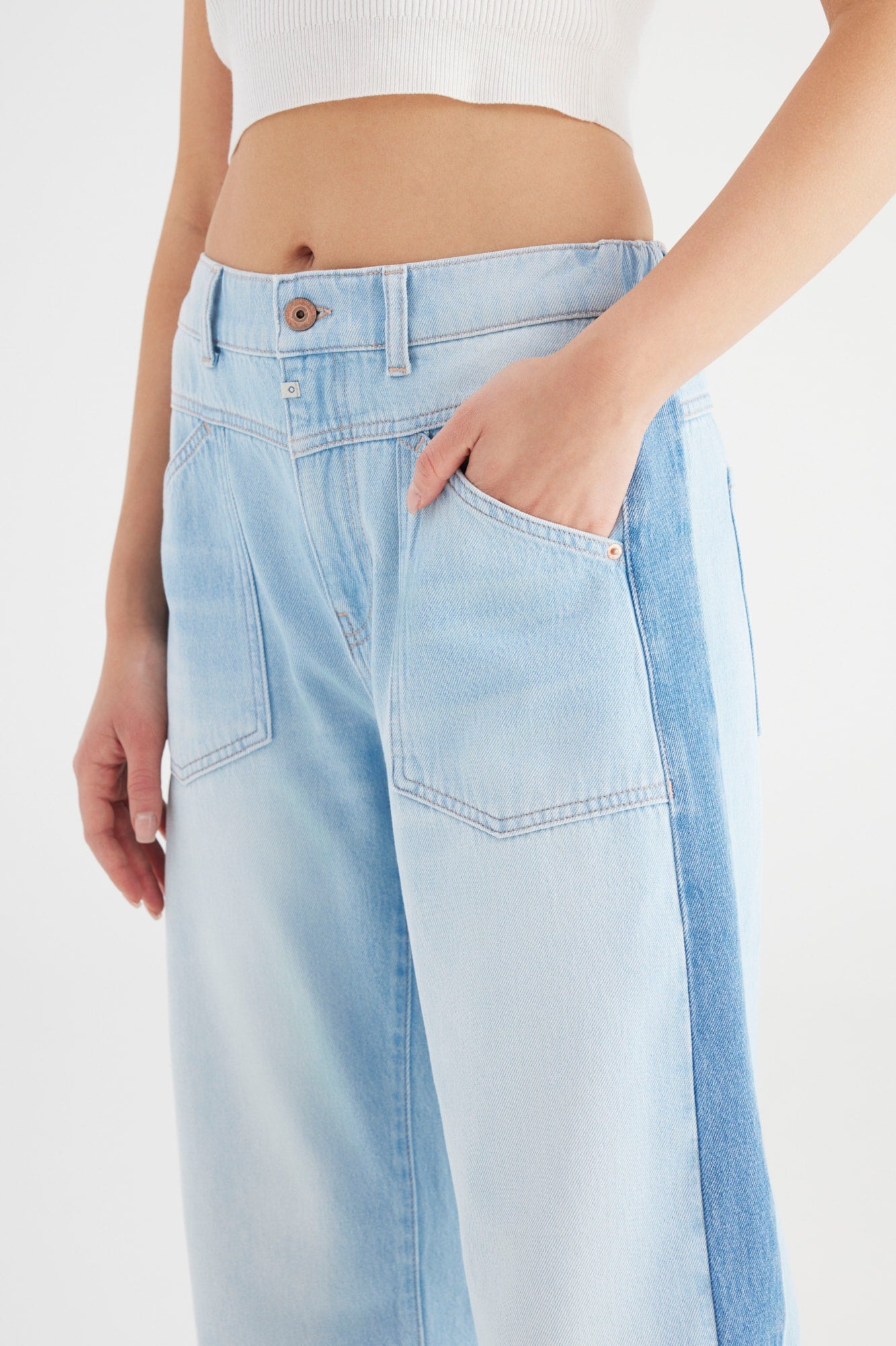 COJ Jeans licht blauw met streep balloon fit enkel lengte model Selena contrast side L02