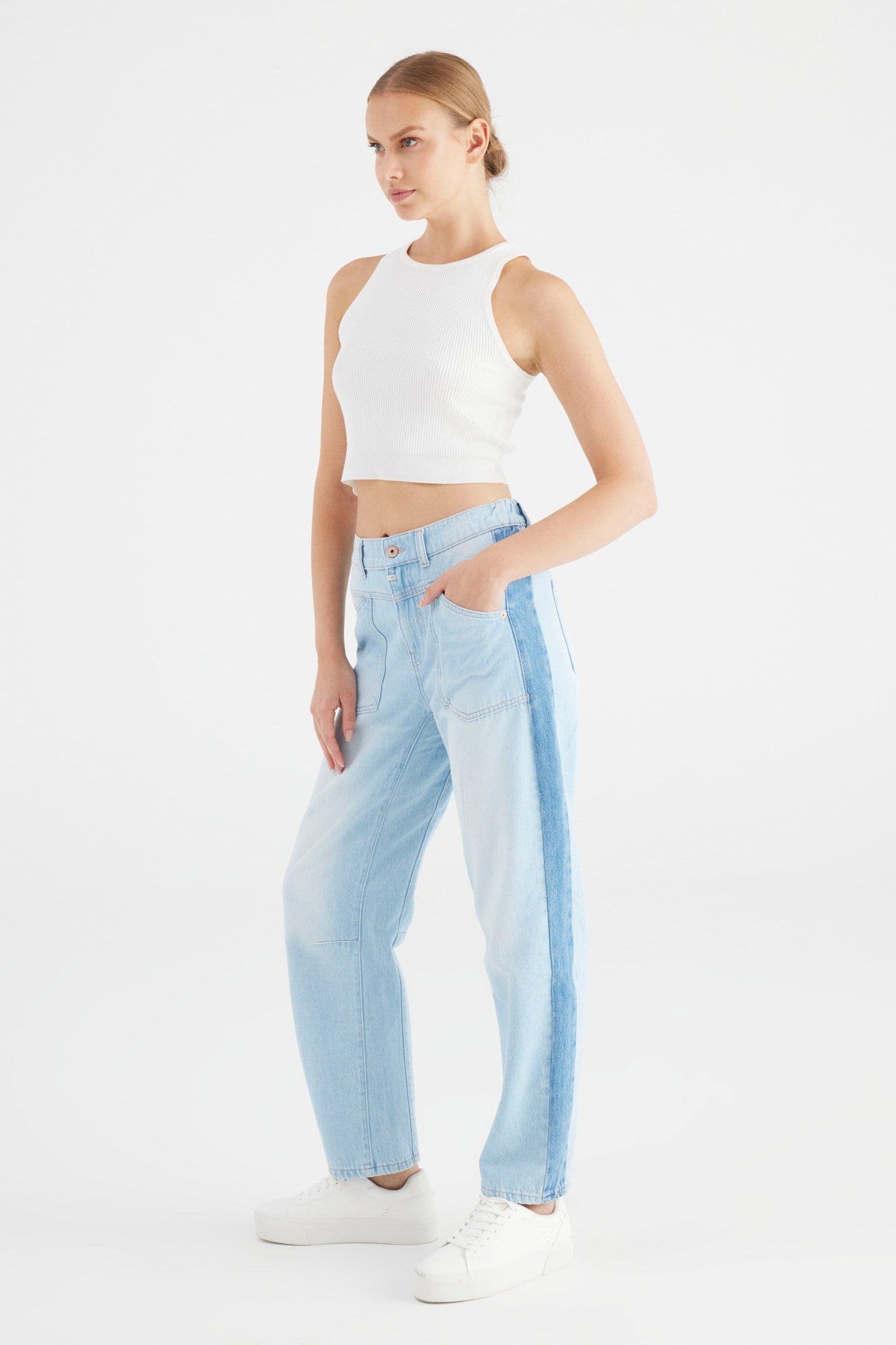 COJ Jeans licht blauw met streep balloon fit enkel lengte model Selena contrast side L02
