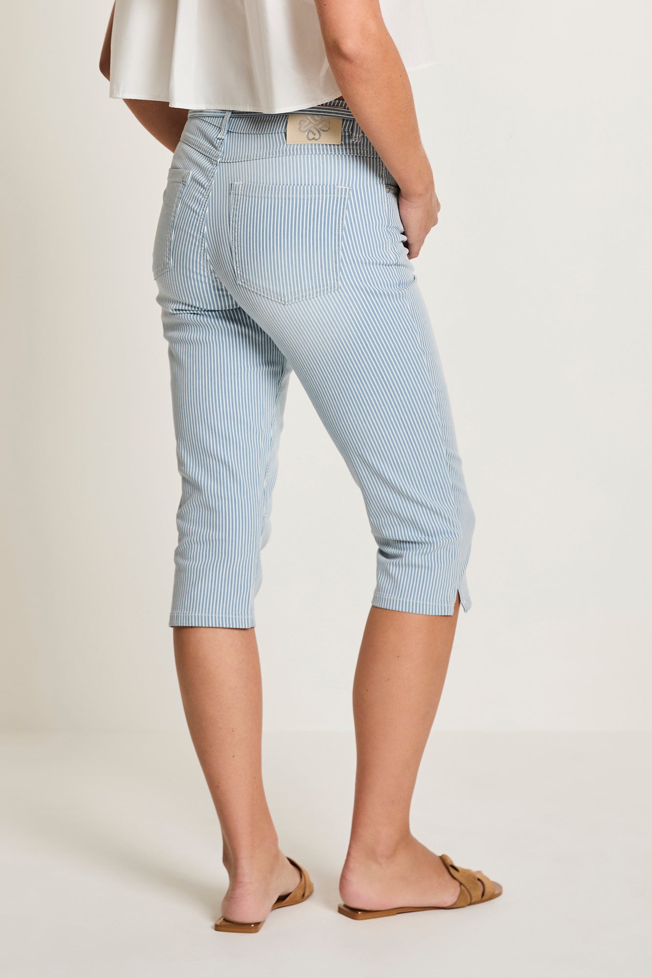 Para Mi capri broek gestreept licht blauw met offwhite model Grace summer stripes light blue lengte 20