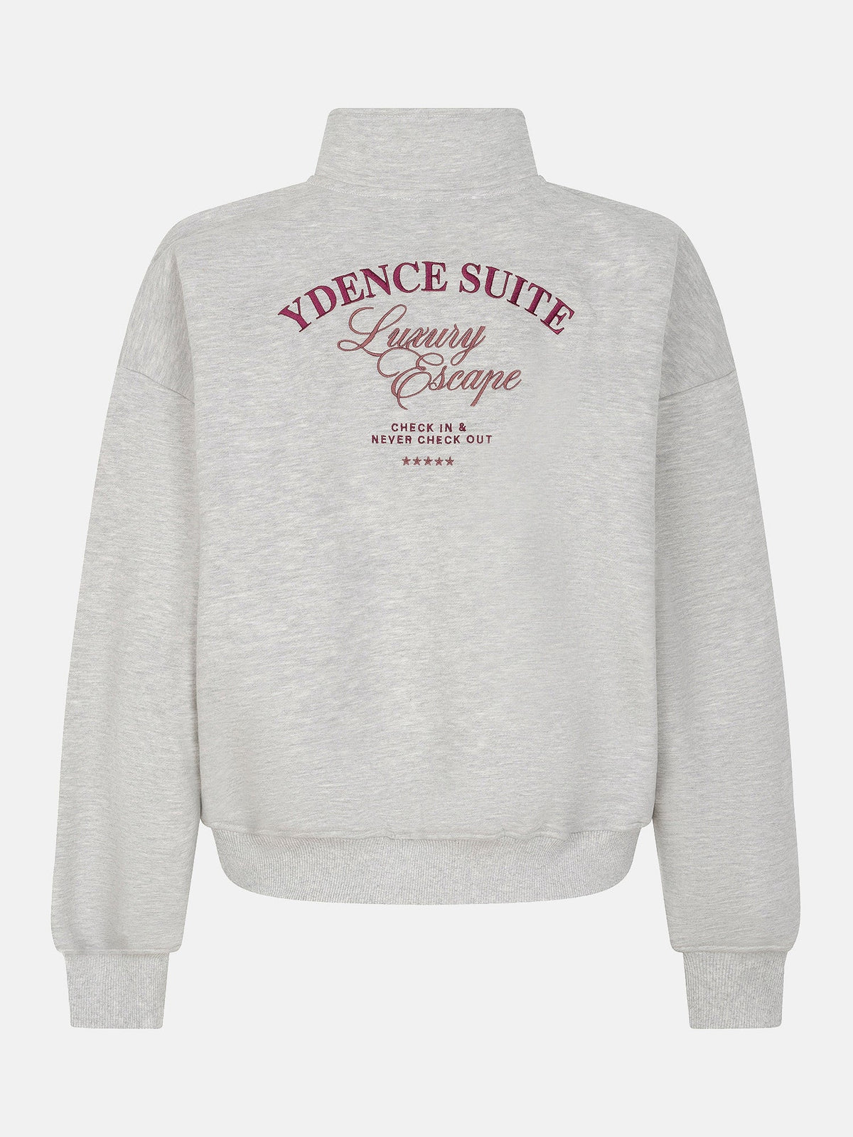 Ydence sweater grijs model Suite grey melange met bordeaux opdruk