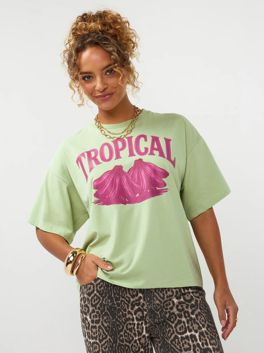Ydence T-shirt groen met roze opdruk model Tropical soft green oversized fit