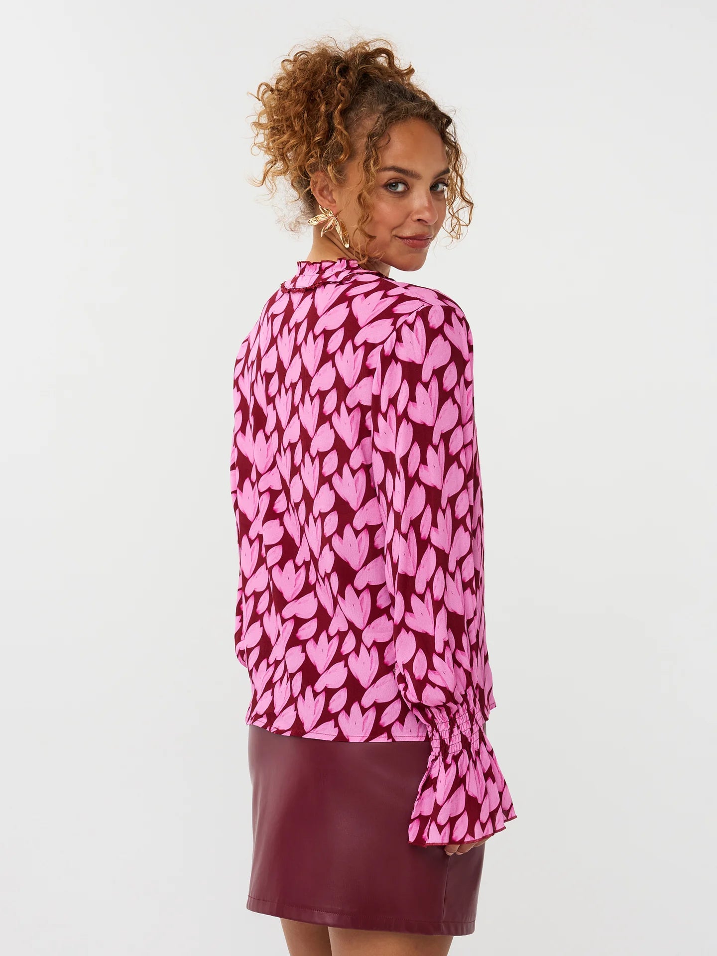 Ydence blouse bordeaux met roze print model Francesca pink flower 