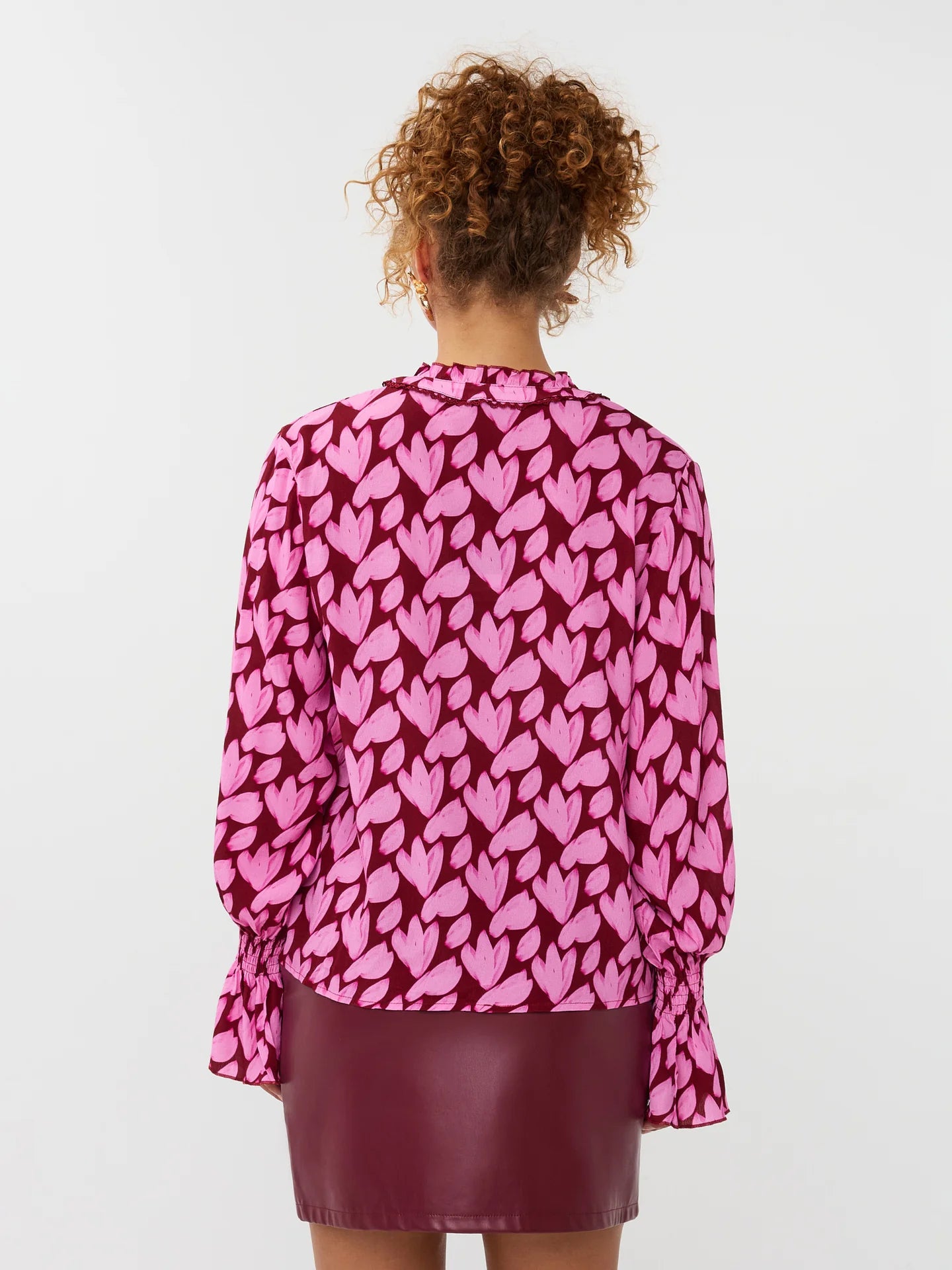 Ydence blouse bordeaux met roze print model Francesca pink flower 