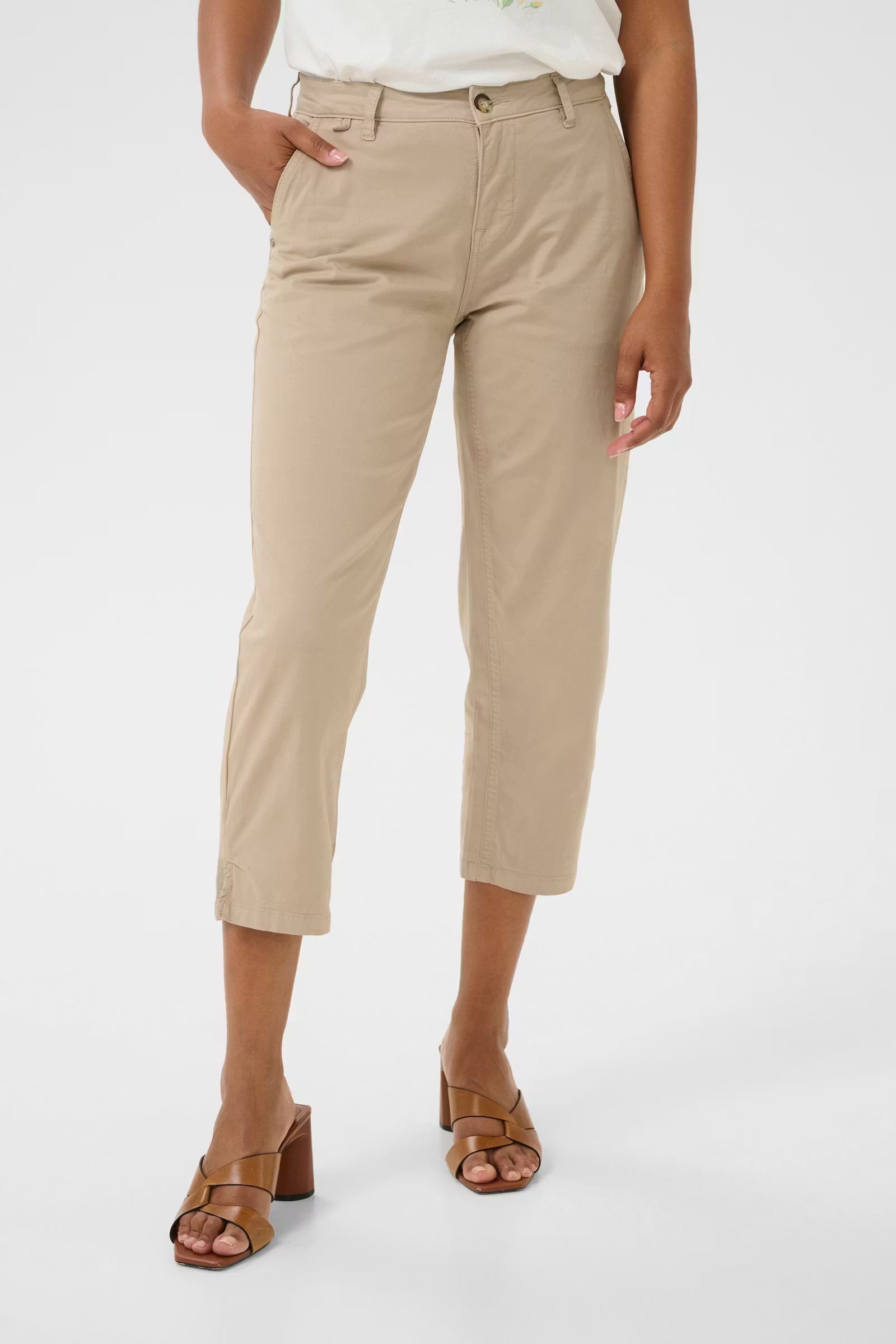 Cream capri twill broekje bruin camel  model CRberta tuffet