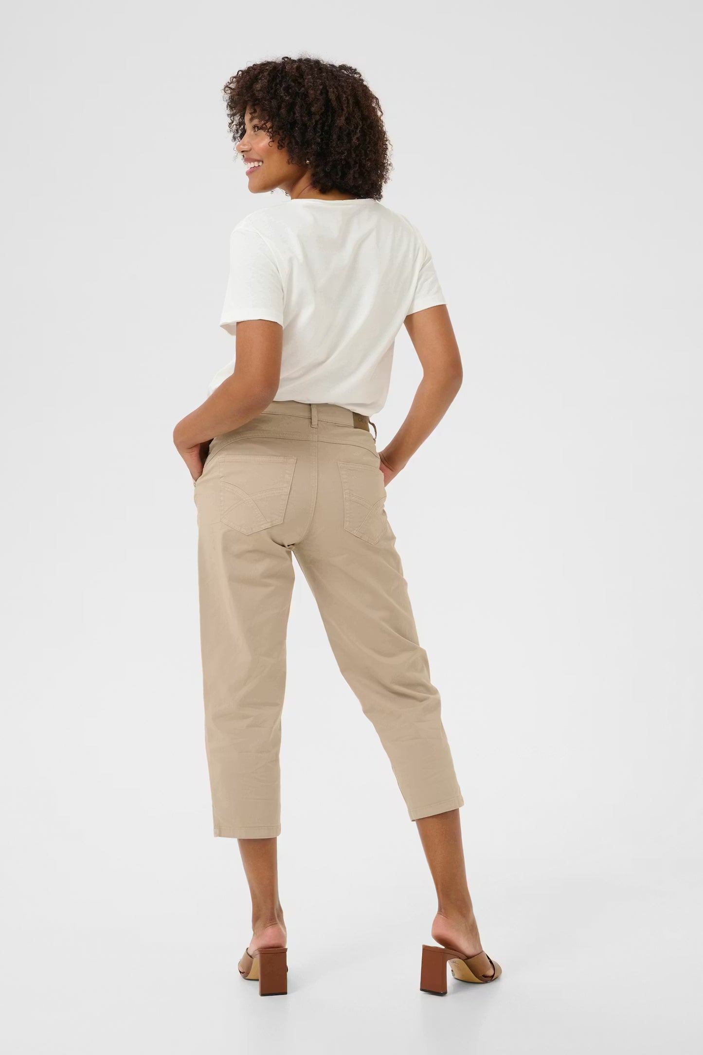 Cream capri twill broekje bruin camel  model CRberta tuffet
