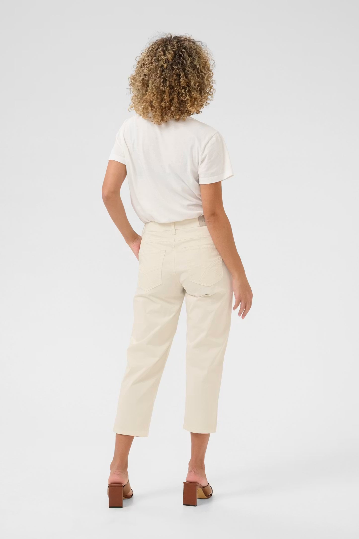 Cream capri twill broekje creme beige model CRberta turtledove white