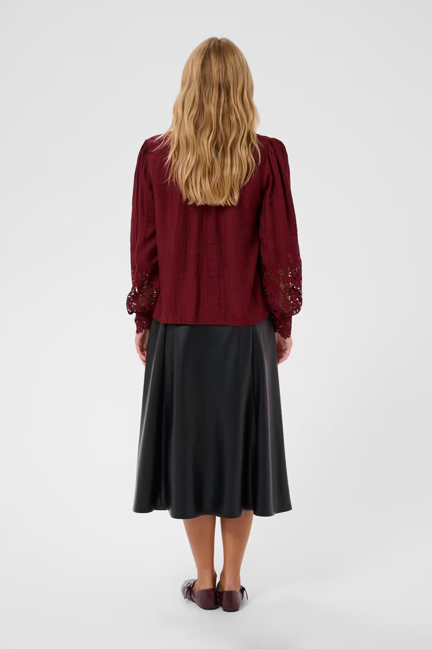 Cream bordeaux rode blouse met kant detail aan mouw model CRtina Cabernet
