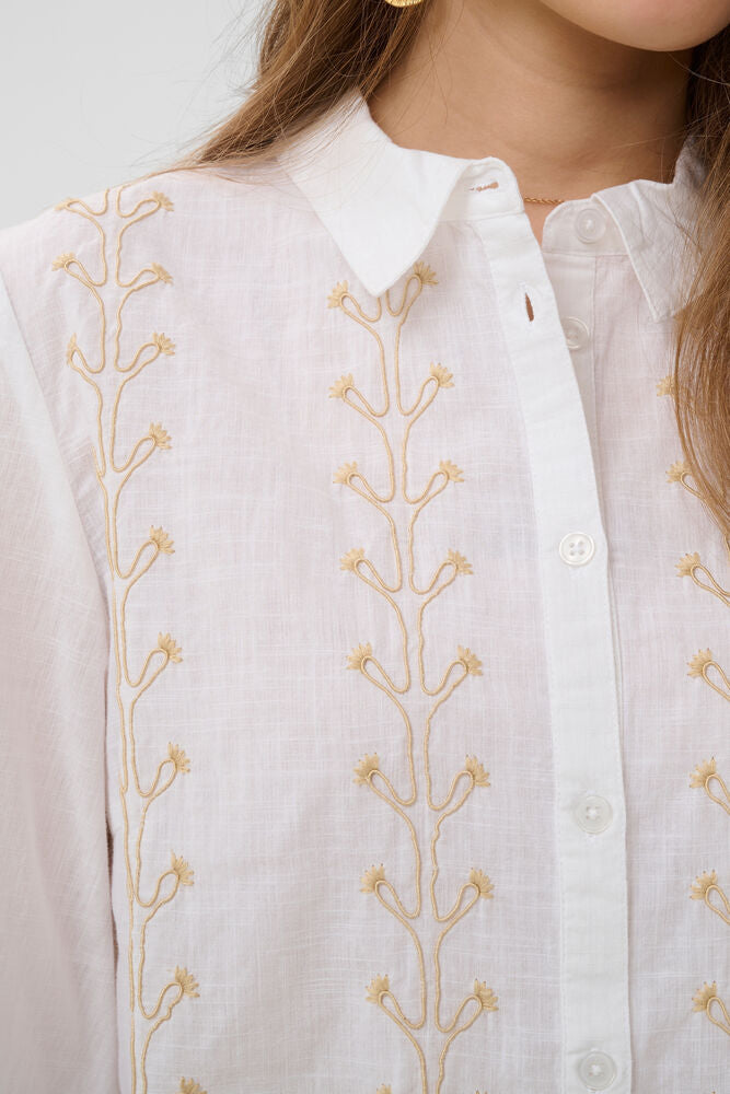 Cream blouse snow white met zand borduursel model CRtracy shirt