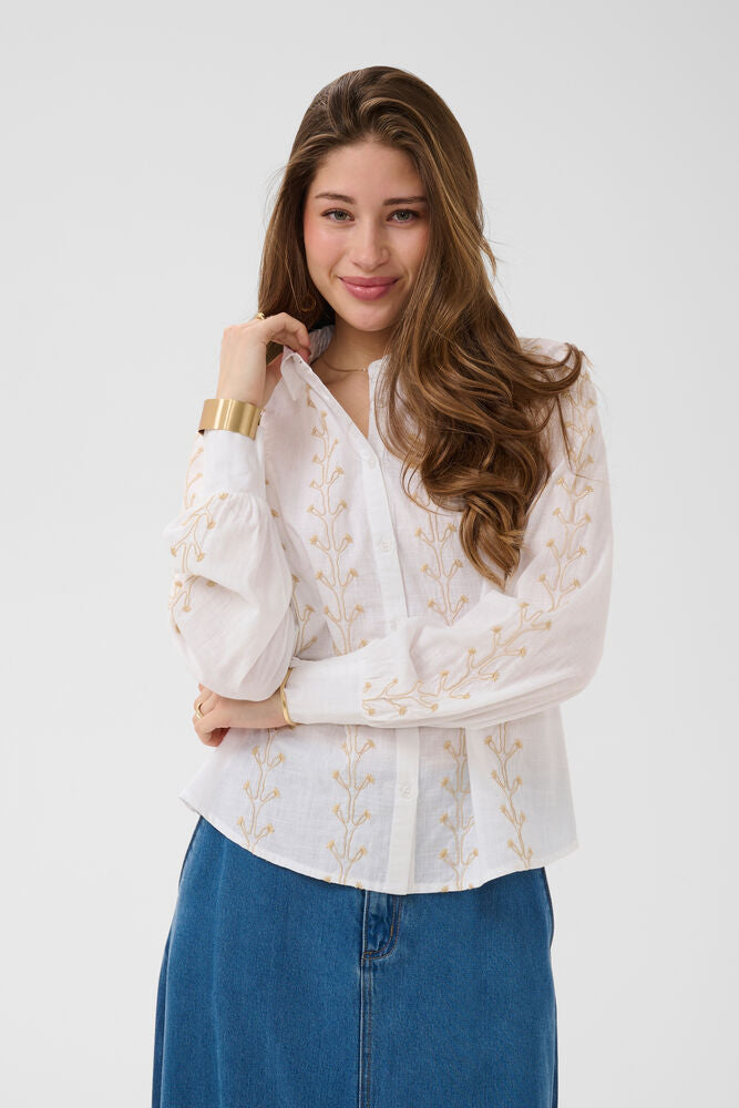 Cream blouse snow white met zand borduursel model CRtracy shirt
