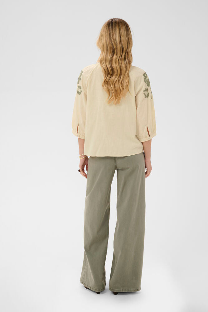 Cream blouse zand kleur met groen bloemen detail CRzosa bleached sand