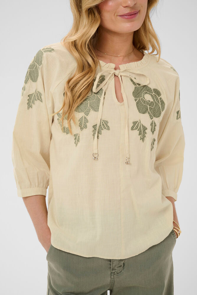 Cream blouse zand kleur met groen bloemen detail CRzosa bleached sand