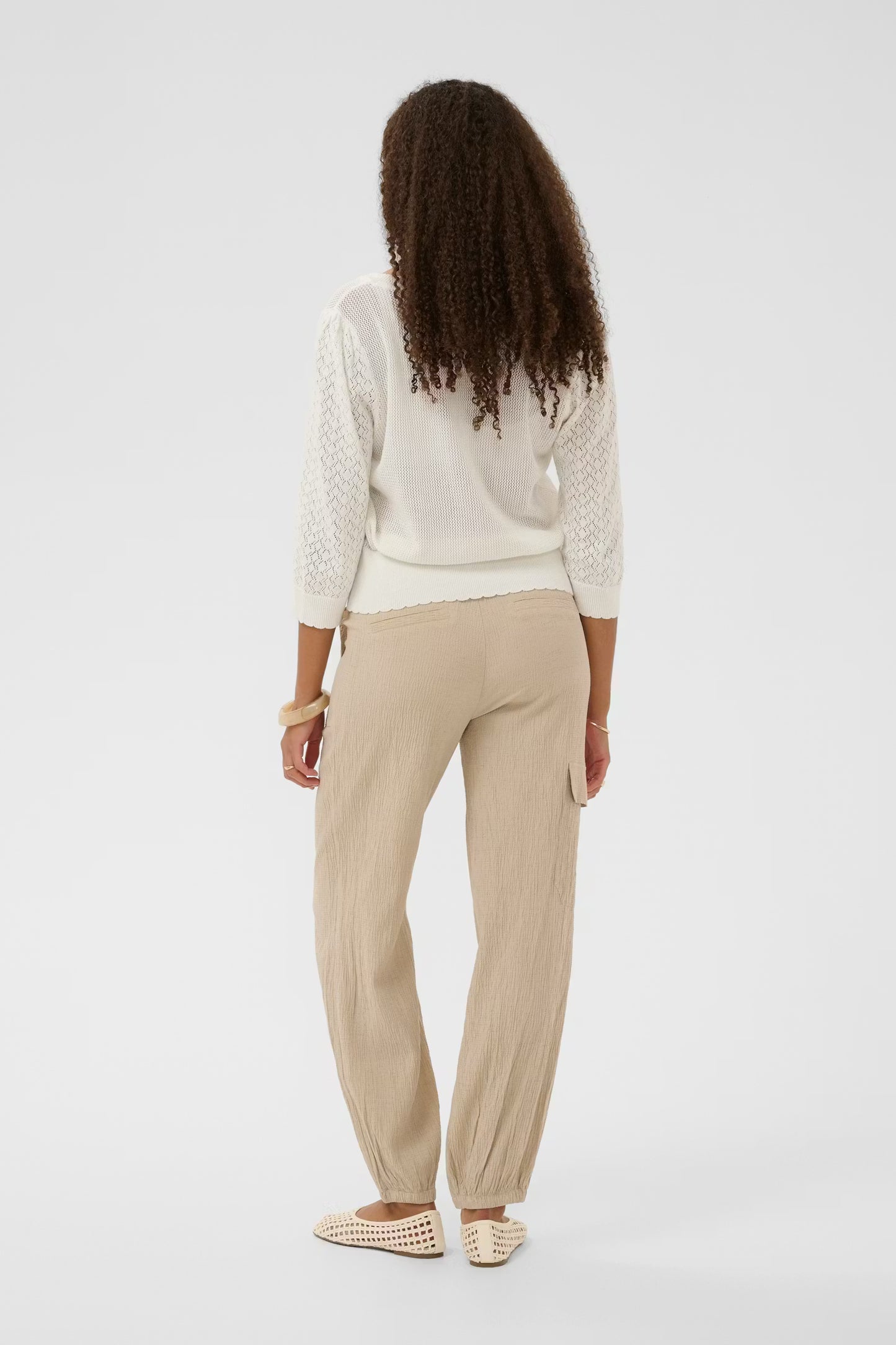 Cream vest off white met bloemen knoopjes zilverkleur model CROluki knit cardigan