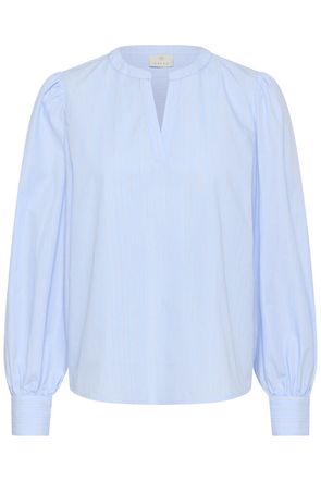Kaffe blouse lichtblauw met offwhite pinstripe model Kajada nantucket breeze stripe