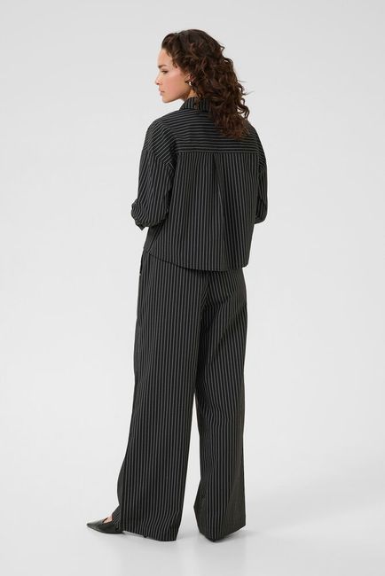 Kaffe blouse gestreept zwart wit model KAeliana shirt black pinstripe