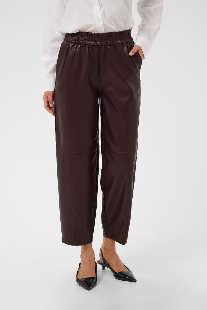 Kaffe bordeaux leather look broek KAarense Barrel Pants fudge