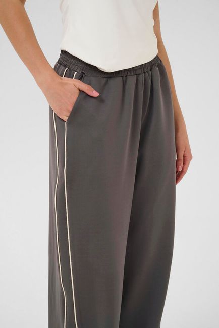 Kaffe broek donker grijs met streep model KAcory track pants black oyster