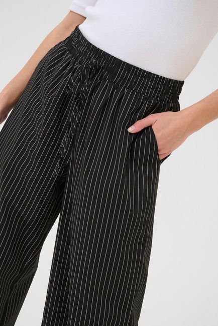 Kaffe broek zwart pinstripe model KAeliana pants black