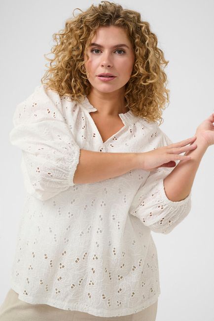 Kaffe Curve blouse broderie offwhite model KCtenna Chalk