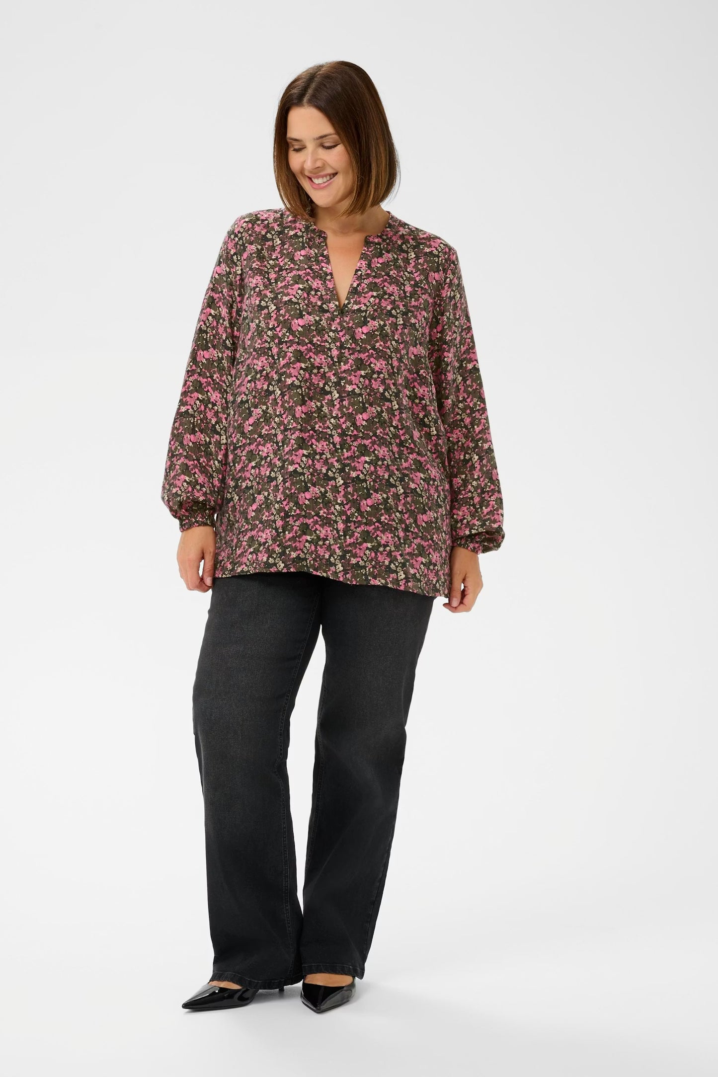 Kaffe Curve blouse roze met zwart groene bloemenprint KCbelle pink black graphic flower print