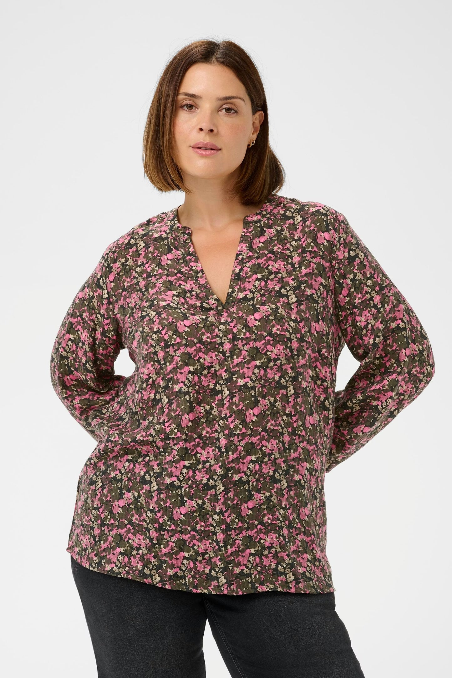 Kaffe Curve blouse roze met zwart groene bloemenprint KCbelle pink black graphic flower print