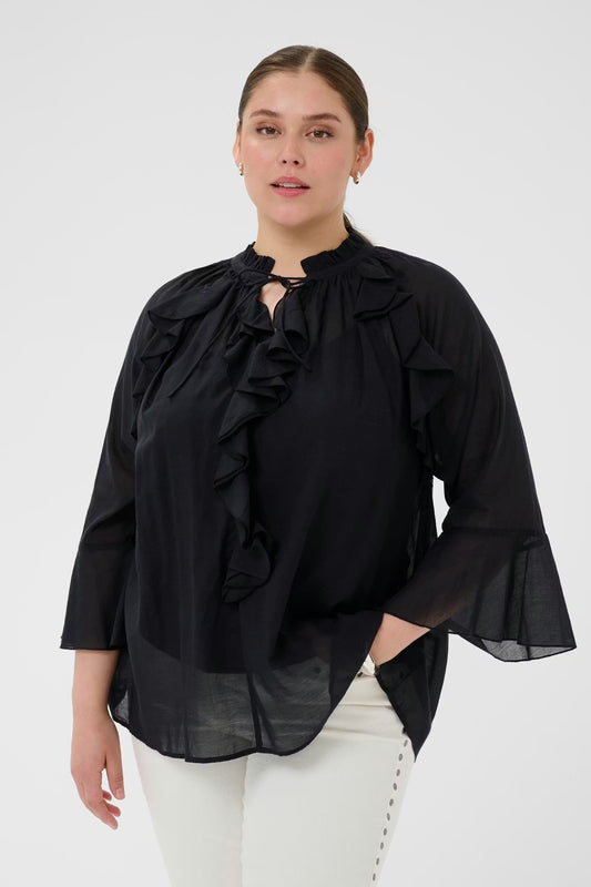 Kaffe Curve blouse zwart met ruffle en driekwart mouw model KCflori black deep