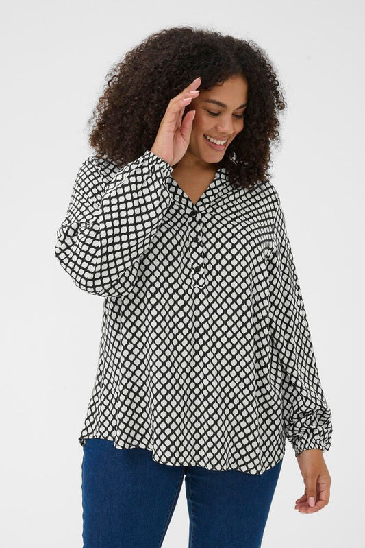 Kaffe Curve blouse zwart wit print grafisch model KCmahlena LS black chalk 