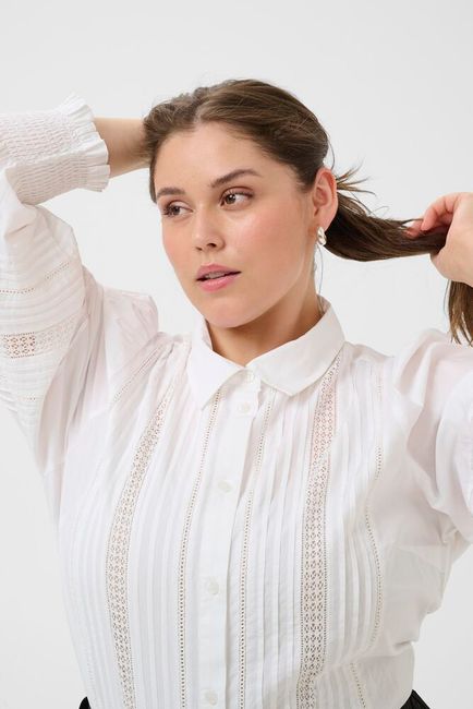 Kaffe Curve blouse offwhite met kant detail model KCbelli shirt optical white