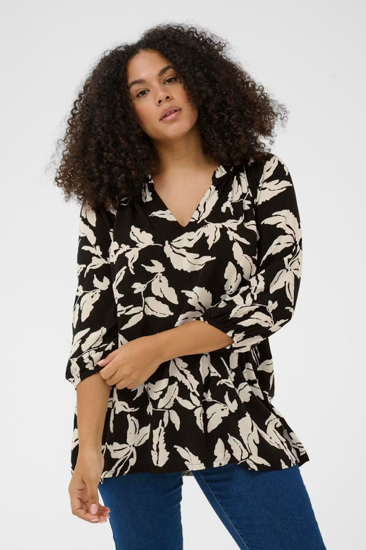 Kaffe Curve blouse zwart wit print driekwart mouw model KCtrine ami black chalk leaves