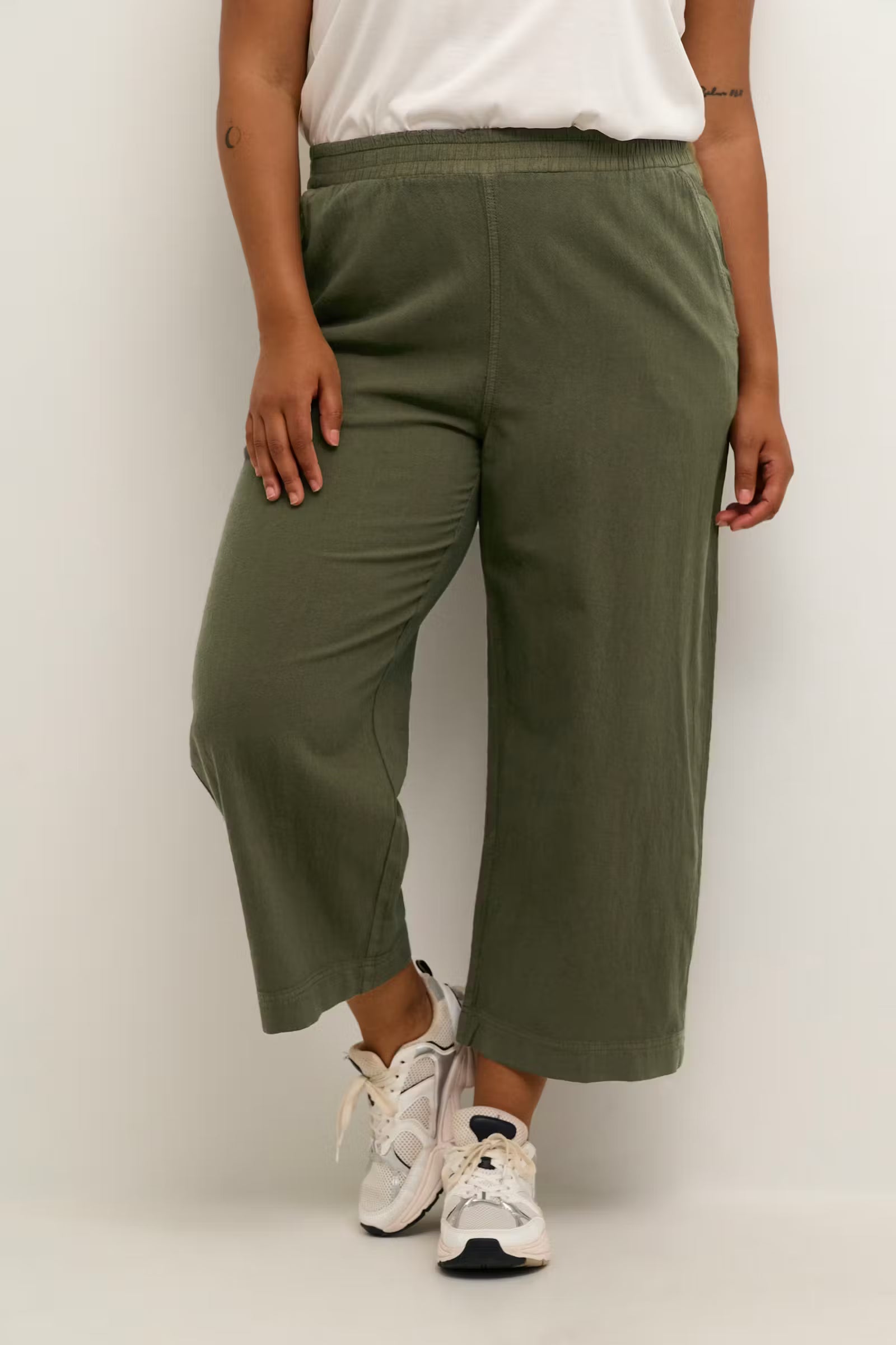 Kaffe Curve broek cropped lengte groen model KCnana culotte pants grape leaf